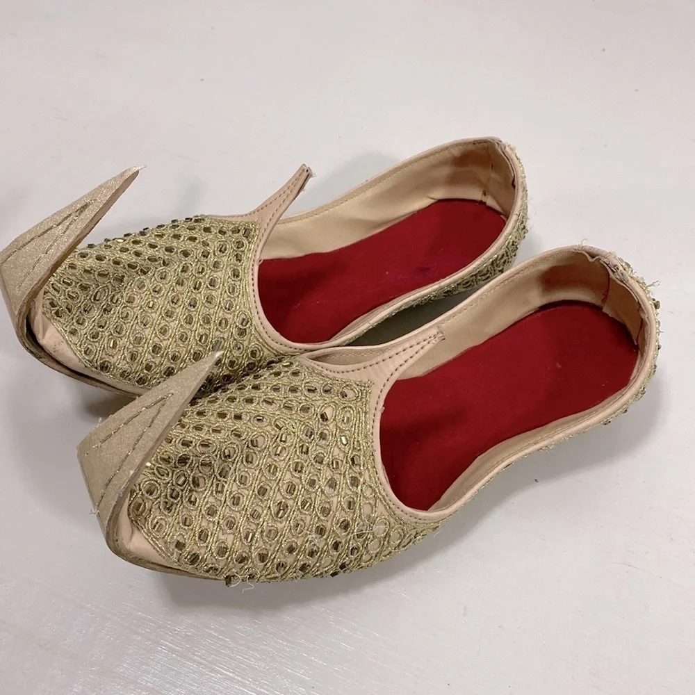 Curled toe / Aladdin style mojri jutti shoes - Picture 1 of 16
